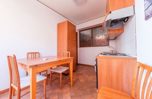 Mazzeo Apartment | Apartment 'Appartamento Daisy' with Sea View, Wi-Fi and Air Conditioning
