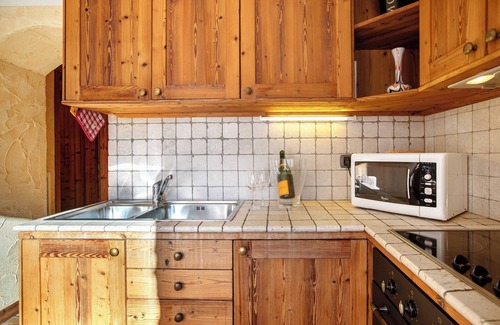 Cogne Apartment | Apartment 'Appartamento Grivola Cogne' with Mountain View and Private Garden