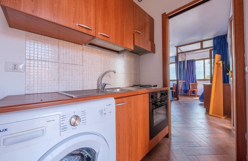 Mazzeo Apartment | Apartment 'Appartamento Jasmine' with Sea View, Wi-Fi and Air Conditioning