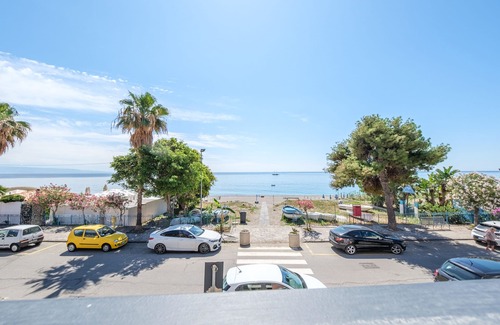 Mazzeo Apartment | Apartment 'Appartamento Jasmine' with Sea View, Wi-Fi and Air Conditioning