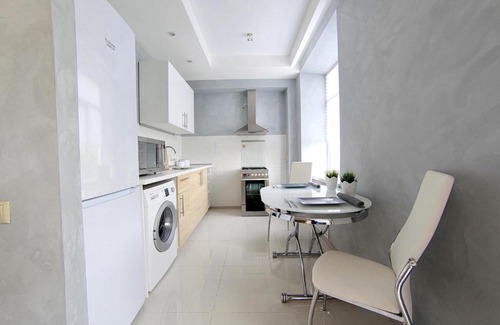 Avtozavodsky City District Apartment | Apartment APT52