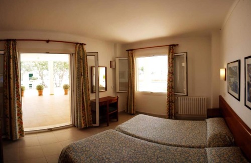 Cala Figuera Apartment | Apartment 'Apto Villa Sirena Vista Piscina' with Shared Pool, Wi-Fi and Air Conditioning