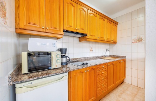 Cala Figuera Apartment | Apartment 'Apto Vistas Al Mar' with Sea View, Wi-Fi and Air Conditioning
