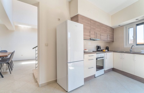 Kefalonia Apartment | Apartment 'Ardavani City 13' with Shared Terrace, Wi-Fi and Air Conditioning
