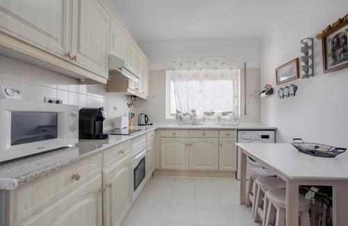 Portimao Apartment | Apartment "Ariana" with Pool, Wi-Fi, Balcony, Indoor Pool & Tennis Court