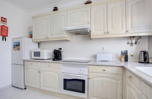 Portimao Apartment | Apartment "Ariana" with Pool, Wi-Fi, Balcony, Indoor Pool & Tennis Court