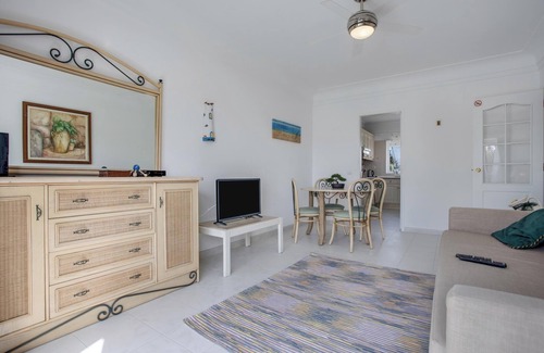 Portimao Apartment | Apartment "Ariana" with Pool, Wi-Fi, Balcony, Indoor Pool & Tennis Court