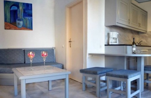 Maleme Apartment | Apartment Art Deco