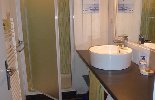 Gouaux-de-Larboust Apartment | APARTMENT AT THE FOOT OF THE SLOPES 8 PEOPLE