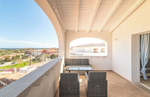 Budoni Apartment | Apartment 'Attico Con Vista Mare A Budoni' with Sea View, Terrace and Air Conditioning