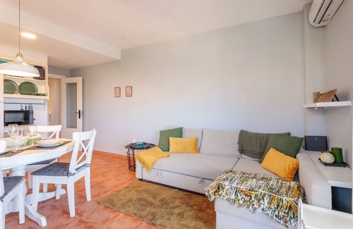 Hoya de los Patos Apartment | Apartment 'Attico La Mirada - Bonalba Golf' with Mountain View, Wi-Fi and Air Conditioning