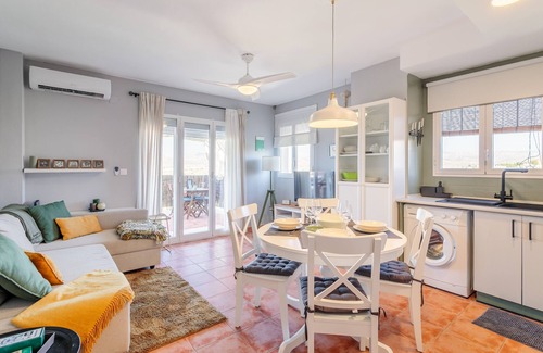 Hoya de los Patos Apartment | Apartment 'Attico La Mirada - Bonalba Golf' with Mountain View, Wi-Fi and Air Conditioning