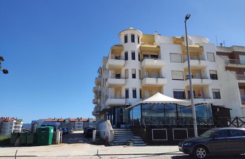 Sao Martinho do Porto Apartment | Apartment by the beach! With large balcony!
