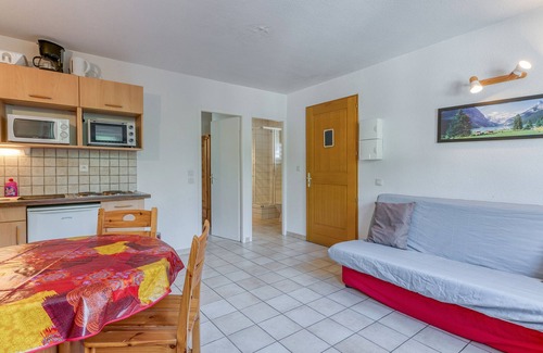 Le Bourg-d'Oisans Apartment | Apartment 'B4 Ecureuil' with Mountain View, Shared Garden and Wi-Fi