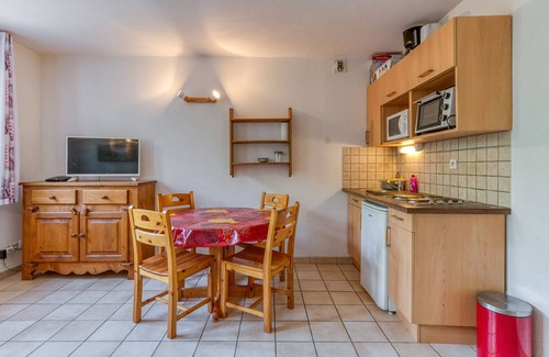 Le Bourg-d'Oisans Apartment | Apartment 'B4 Ecureuil' with Mountain View, Shared Garden and Wi-Fi