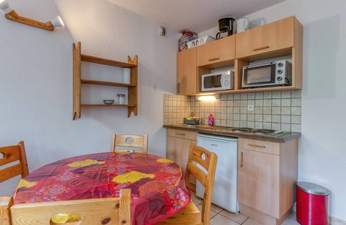 Le Bourg-d'Oisans Apartment | Apartment 'B4 Ecureuil' with Mountain View, Shared Garden and Wi-Fi