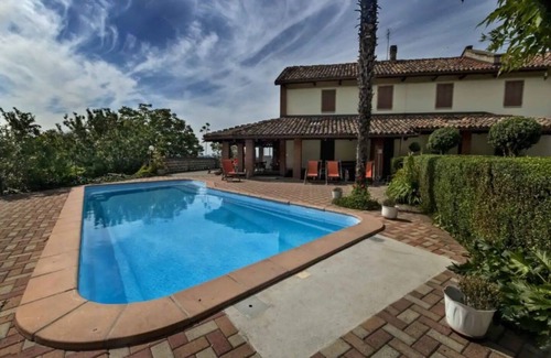 Costigliole d'Asti Apartment | Apartment 'Barbera 1' with Shared Pool, Private Terrace and Wi-Fi