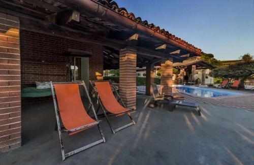 Costigliole d'Asti Apartment | Apartment 'Barbera 1' with Shared Pool, Private Terrace and Wi-Fi