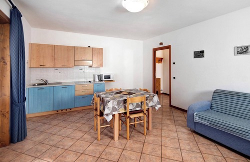 Trepalle Apartment | Apartment "Bait del Pont 53" with Mountain View, Wi-Fi & Garden