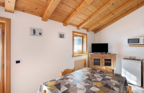 Trepalle Apartment | Apartment "Bait del Pont 51" with Mountain View, Wi-Fi & Garden