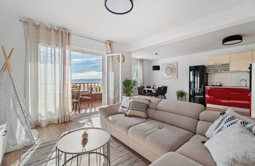 Duce Apartment | Apartment Bakota with panoramic sea view, only 200m from the sea