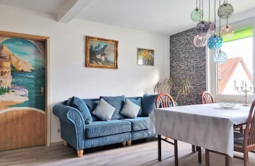 Jakobshof Apartment | Apartment Bayreuth, Große Ferienwohnung im Haus mit Kunst, 3 Schlafzimmer, Küche, Parkplatz