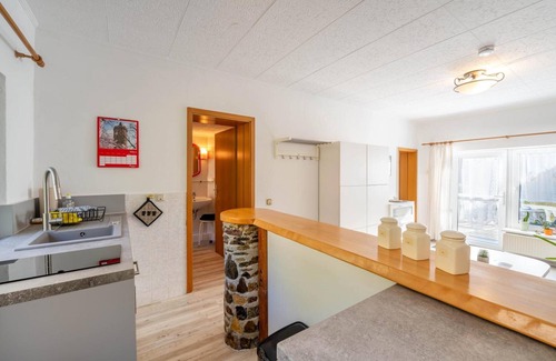 Liepe Apartment | Apartment 'Behling 2 with Terrace' with Garden and Wi-Fi