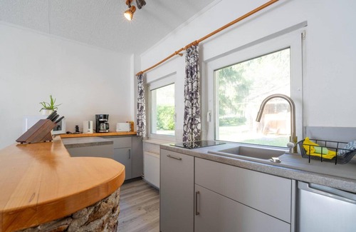 Liepe Apartment | Apartment 'Behling 2 with Terrace' with Garden and Wi-Fi
