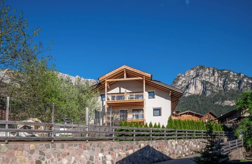 Fie allo Sciliar Apartment | Apartment 'Berg' with Mountain View, Private Garden and Wi-Fi