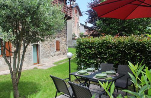 Comero Apartment | Apartment Bianca with private garden