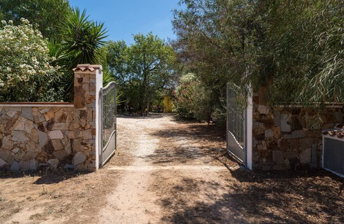 Siniscola Apartment | Apartment 'Bilocale A' with Private Terrace and Shared Garden