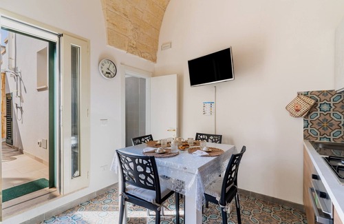 Giurdignano Apartment | Apartment 'Bilocale' with Private Terrace and Air Conditioning