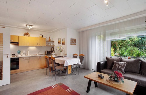 Usseln Apartment | Apartment 'Birkenhauer' with Shared Terrace, Shared Garden and Wi-Fi