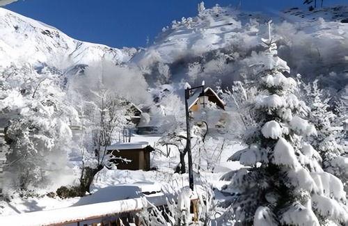 Le Bourg-d'Oisans Apartment | Apartment 'Bouquetin' with Mountain View, Shared Garden and Wi-Fi