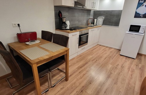 Fuldatal Apartment | Apartment 'Burgstraße' with Private Terrace, Private Garden and Wi-Fi