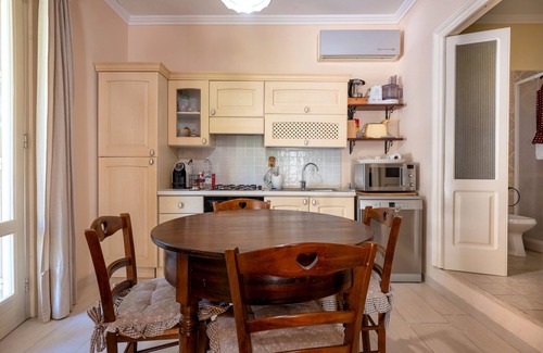 Uggiano Montefusco Apartment | Apartment 'Casina San Martino' with Shared Pool, Wi-Fi and Air Conditioning
