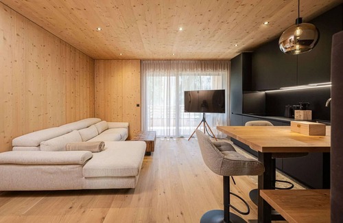Funes Apartment | Apartment 'Calma' with Lake View, Shared Terrace and Wi-Fi