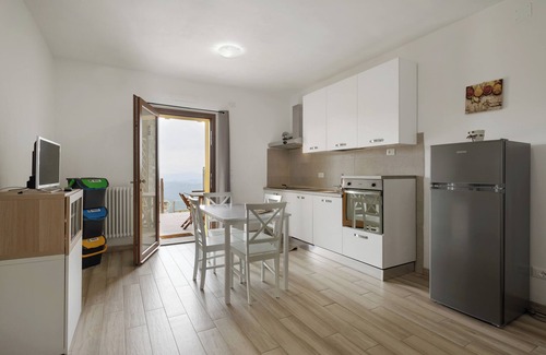 Zignago Apartment | Apartment 'Camera 6' with Mountain View, Wi-Fi and Air Conditioning