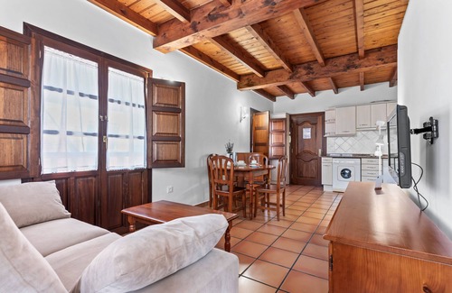 Bustio Apartment | Apartment 'Cantu' with Private Terrace, Balcony and Wi-Fi