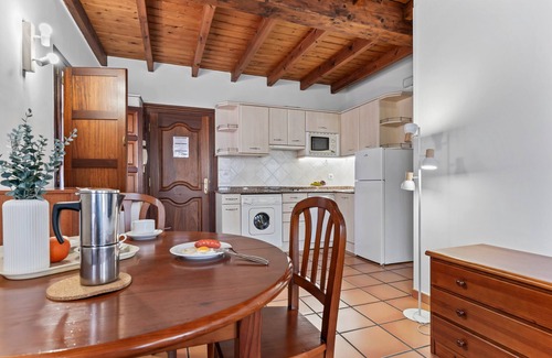 Bustio Apartment | Apartment 'Cantu' with Private Terrace, Balcony and Wi-Fi