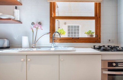 Soller Apartment | Apartment Carla Close to Beach with Large Balcony, Mountain View, Wi-Fi & Air Conditioning