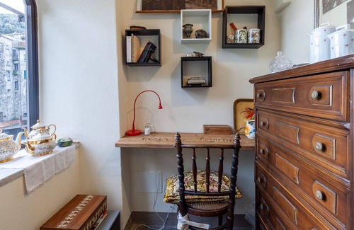 Bagnone Apartment | Apartment 'Casa Al Ponte Vecchio' with Private Terrace and Wi-Fi