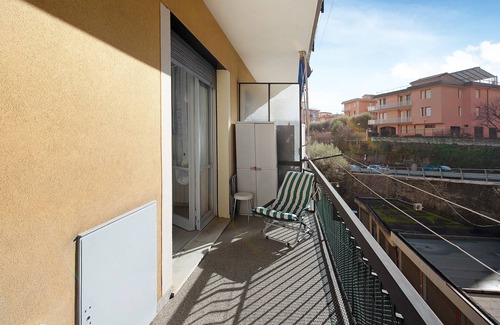 Arenzano Apartment | Apartment 'Casa Azzurra' with Balcony and Wi-Fi