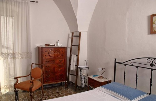 Old Town Cisternino Apartment | Apartment 'Casa Dei Nonni - Davide' with Balcony, Wi-Fi and Air Conditioning