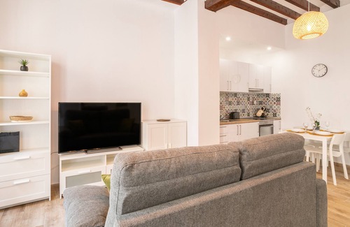 San Anton Apartment | Apartment 'Casa De La Esperanza' with Wi-Fi and Air Conditioning