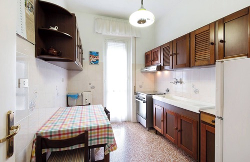 Arenzano Apartment | Apartment 'Casa Eugenio' with Shared Terrace and Air Conditioning