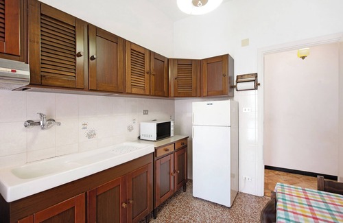 Arenzano Apartment | Apartment 'Casa Eugenio' with Shared Terrace and Air Conditioning
