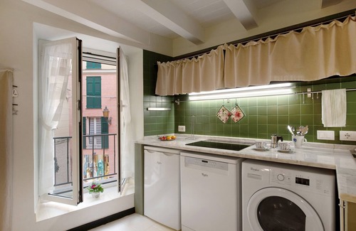 Arenzano Apartment | Apartment 'Casa Fiordaliso - Arenzanohost' with Air Conditioning