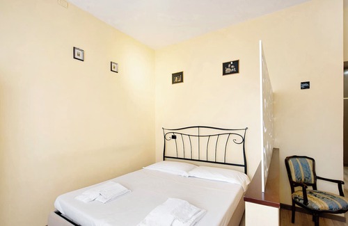 Arenzano Apartment | Apartment "Casa Francesca - Arenzanohost" with Balcony & Wi-Fi