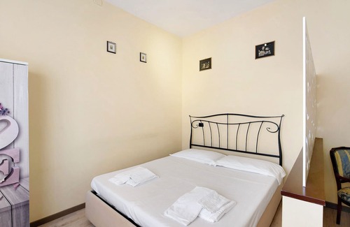Arenzano Apartment | Apartment "Casa Francesca - Arenzanohost" with Balcony & Wi-Fi